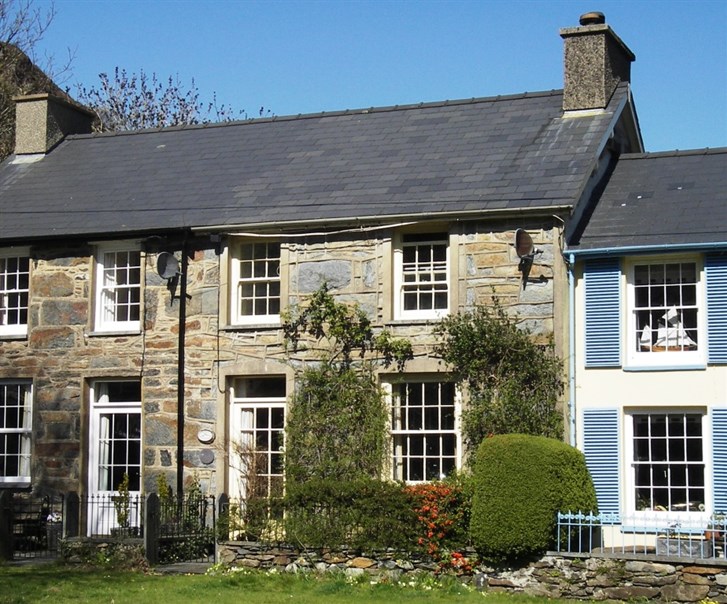 Brackenbury Cottage - self catering holidays in Beddgelert, Eryri / Snowdonia