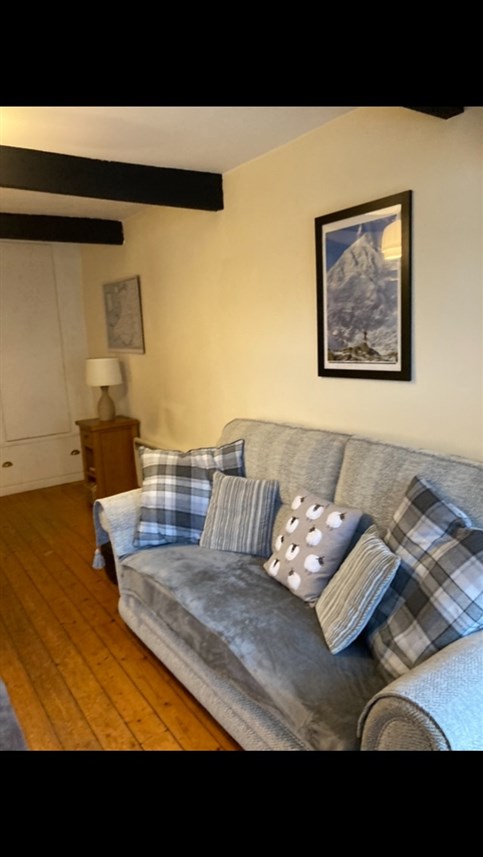 Siop Fach, 14 Gwynant Street - self catering holidays in Beddgelert, Eryri / Snowdonia